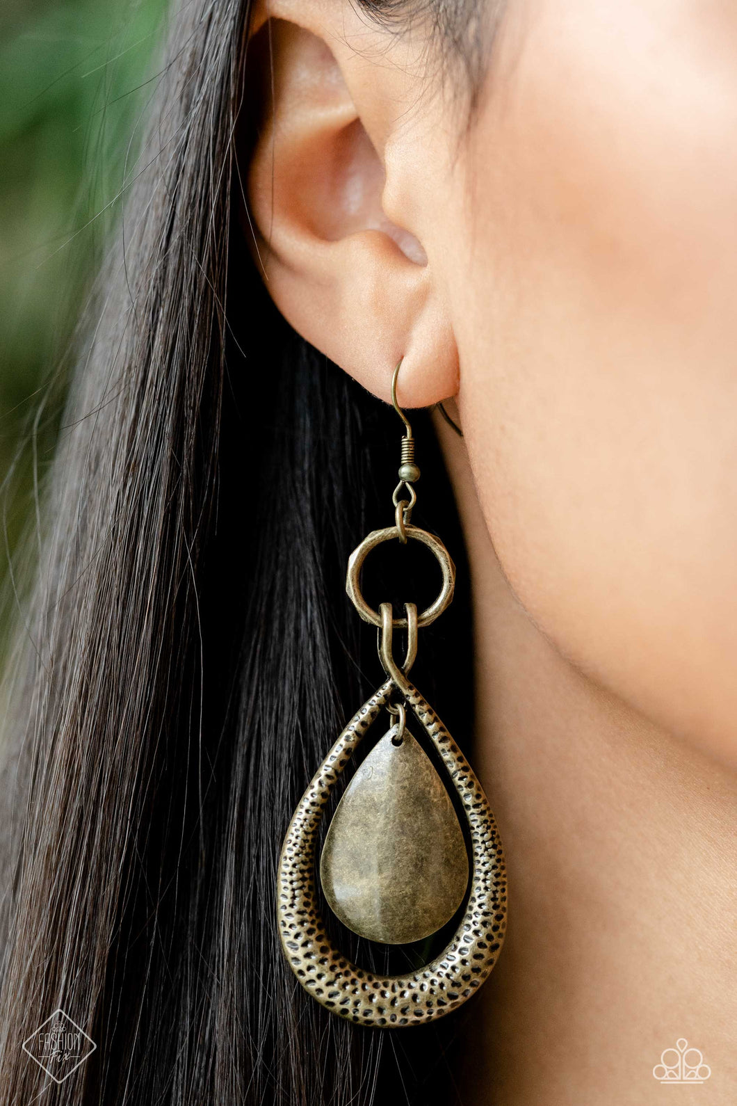 Earring: 