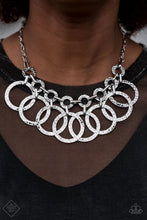 Load image into Gallery viewer, JAMMIN JUNGLE - PAPARAZZI - SILVER HAMMERED INTERLOCKING RING NECKLACE -
